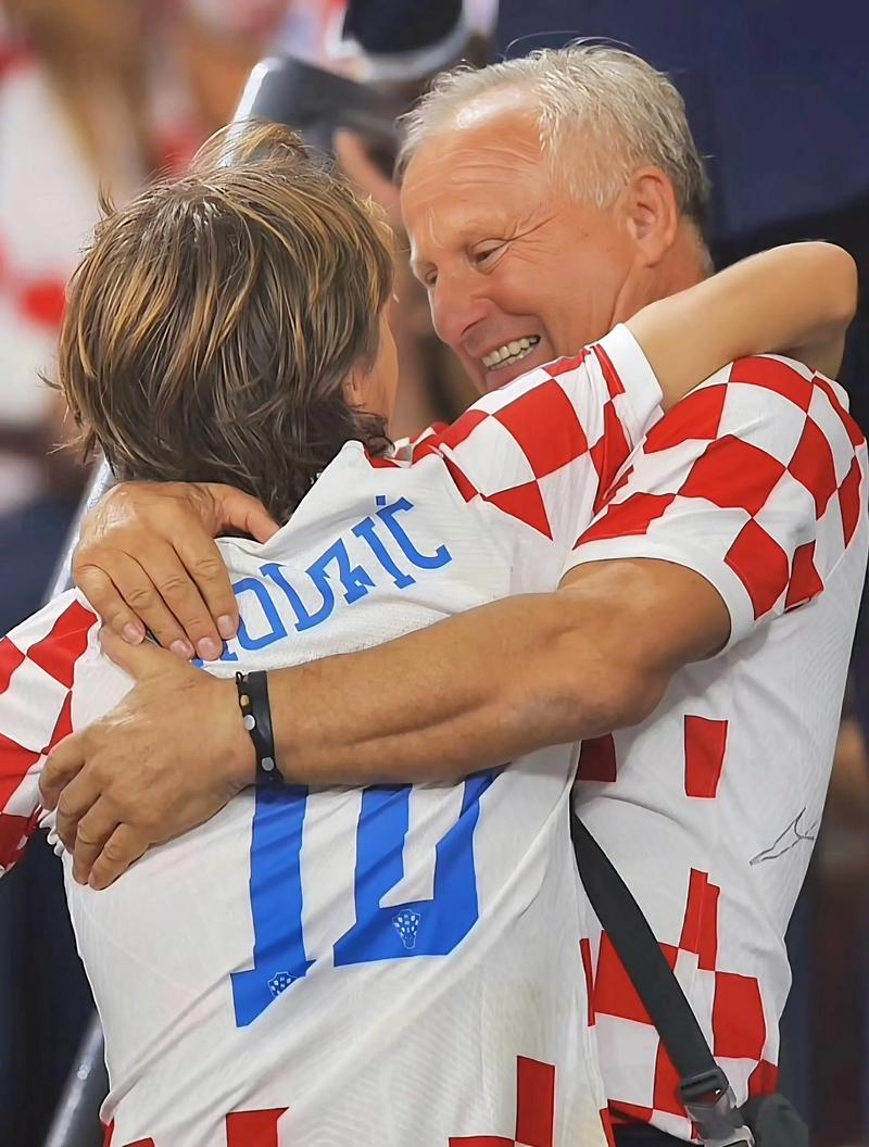 西海岸投资人：我鼓励邵佳一去报名国足，国家需要我义不容辞