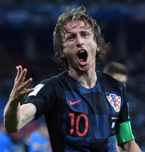 西媒：巴萨向欧足联提交报告，控诉法兰克福球迷破坏球场设施