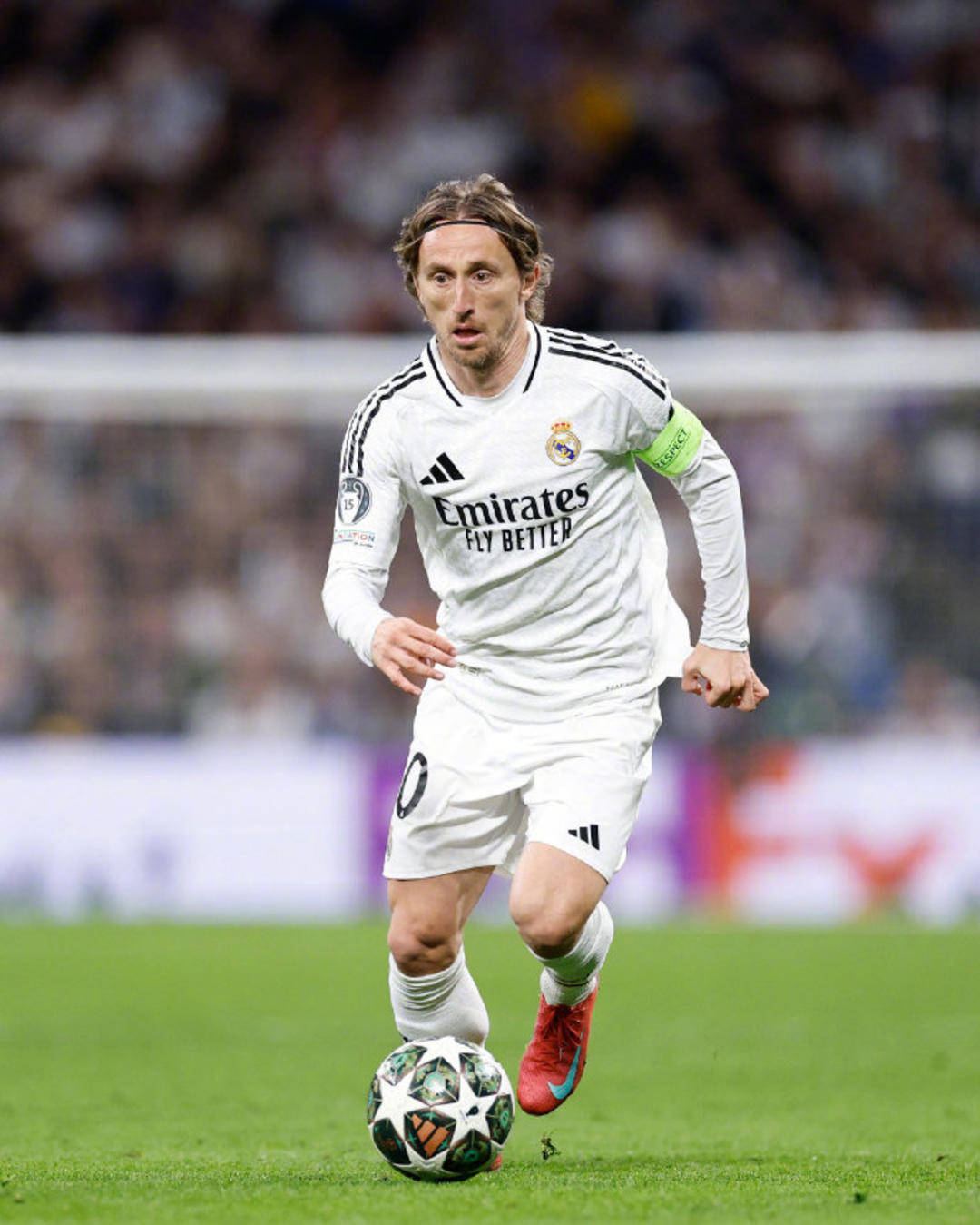 新星闪耀！摩根·罗杰斯破门获名宿称赞，或成三狮军团中场核心