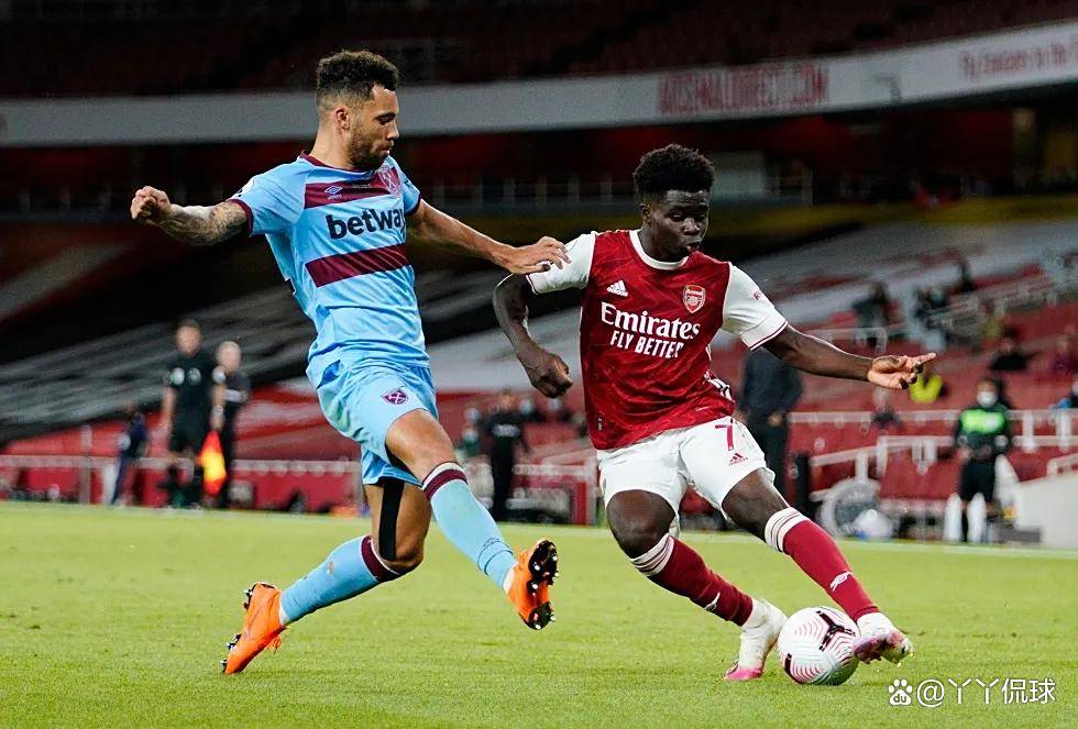 每体：阿根廷队在西班牙集训，球迷热情高涨只为一睹梅西风采